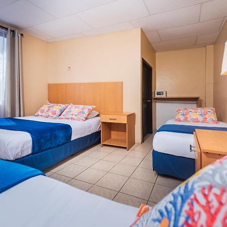 Hostal North Seymour Пуерто-Айора Екстер'єр фото