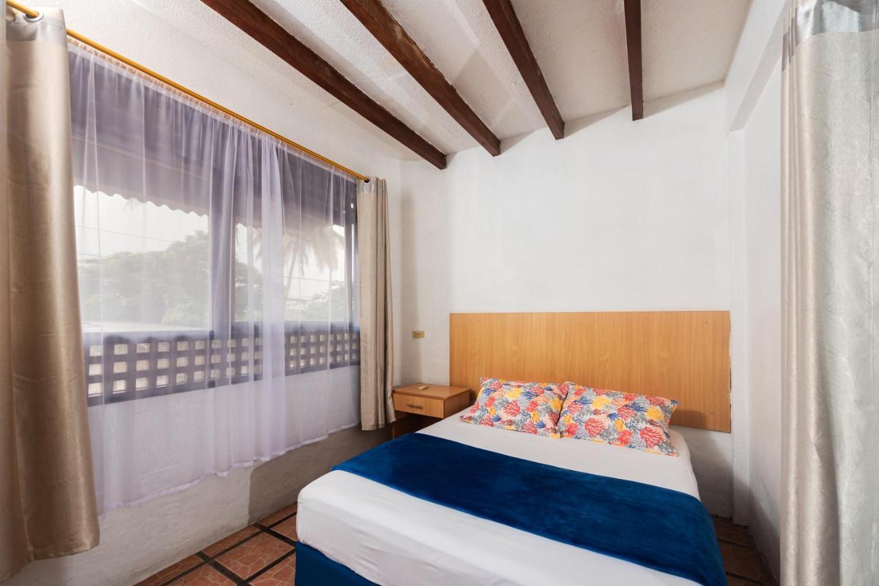 Hostal North Seymour Пуерто-Айора Екстер'єр фото