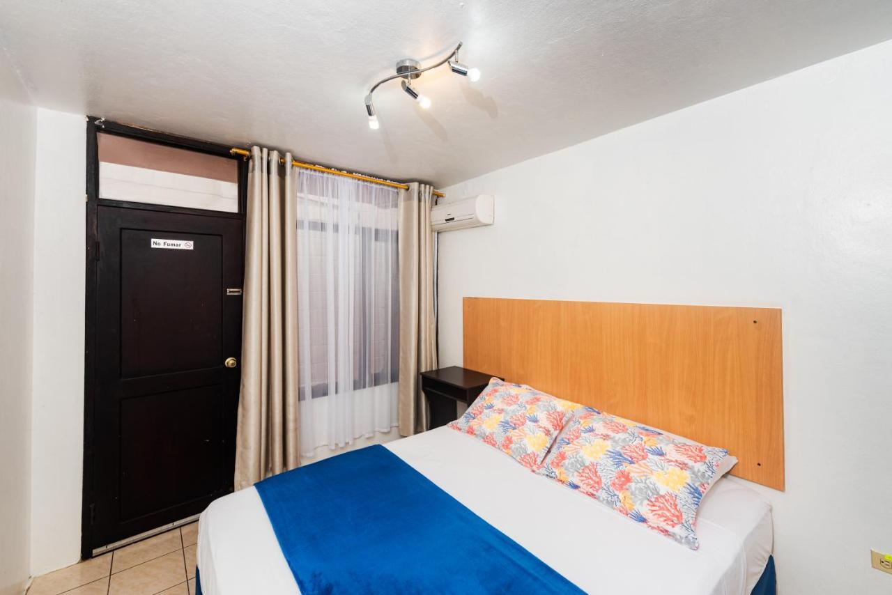 Hostal North Seymour Пуерто-Айора Екстер'єр фото