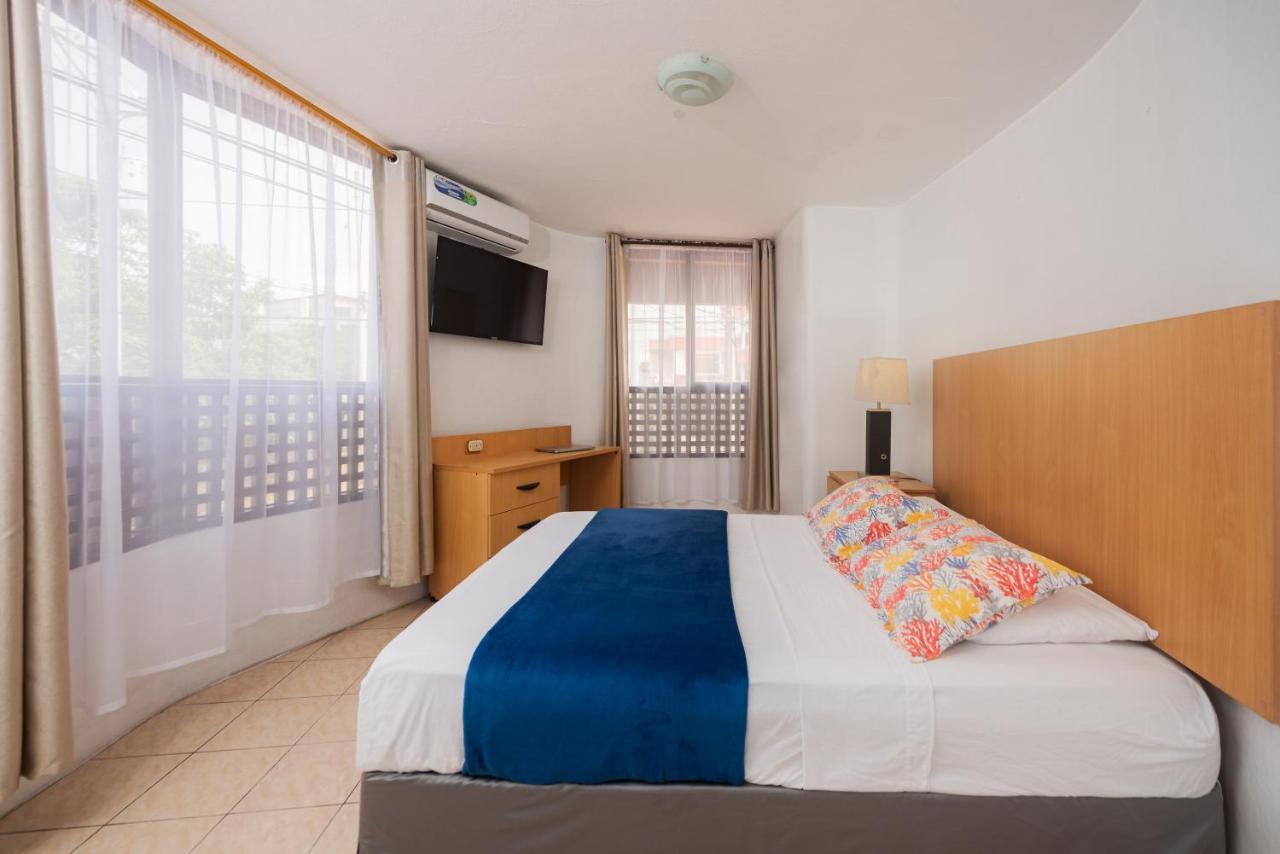 Hostal North Seymour Пуерто-Айора Екстер'єр фото