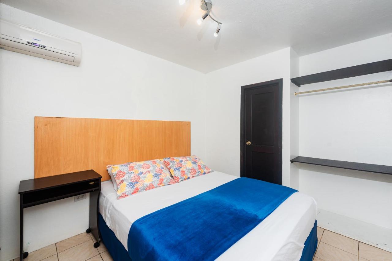 Hostal North Seymour Пуерто-Айора Екстер'єр фото